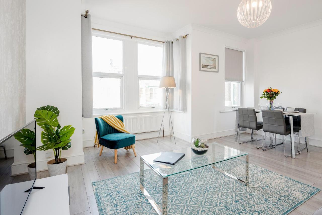 אילפורד Business & Leisure 2 Bedroom & Parking By Damask Homes מראה חיצוני תמונה