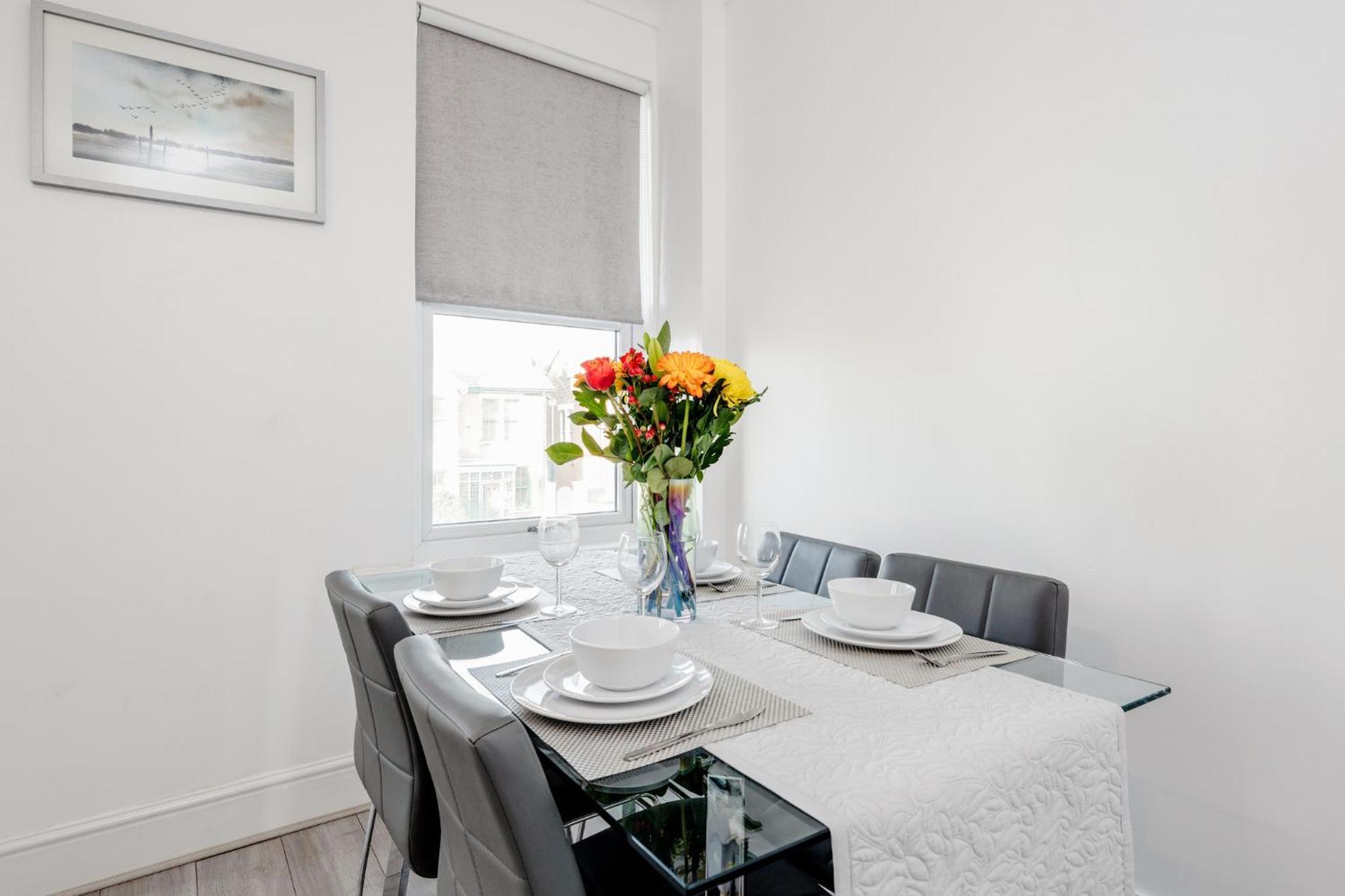 אילפורד Business & Leisure 2 Bedroom & Parking By Damask Homes מראה חיצוני תמונה